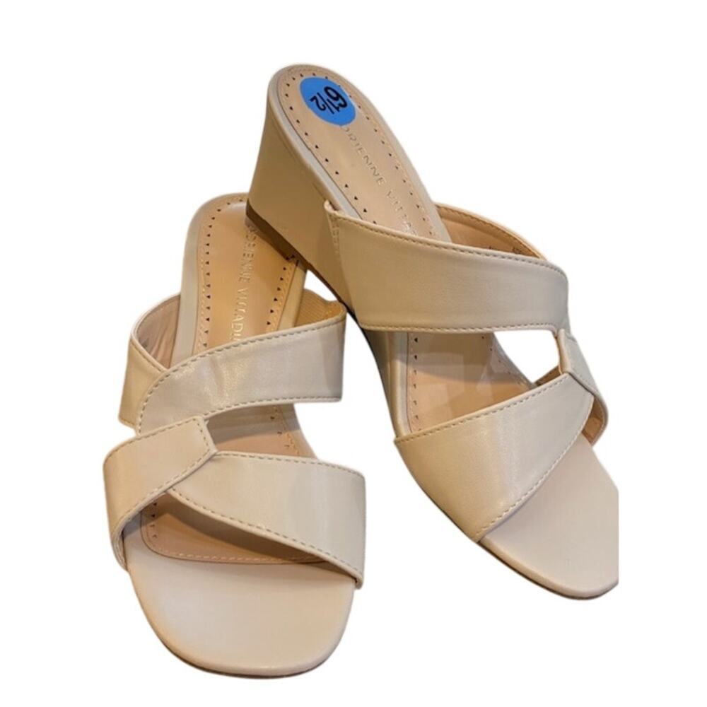 Adrienne Vittadini Aiden Wedge Sandal Dove ( Ivory) Size 6.5 Medium